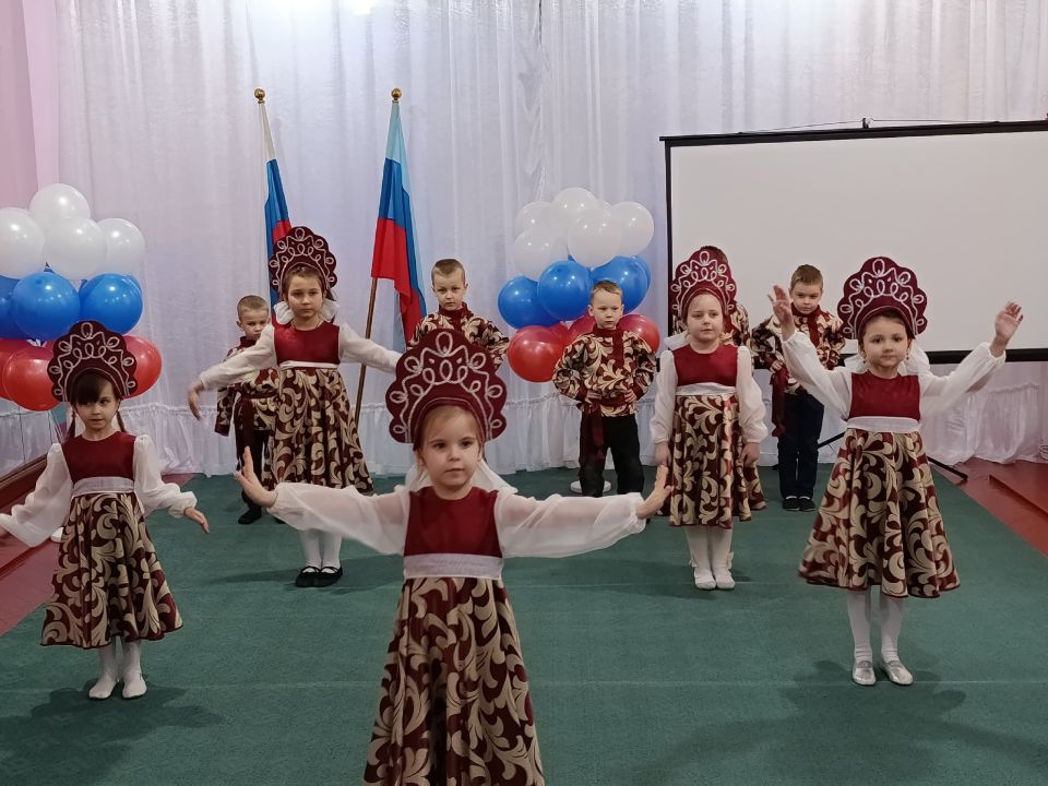 В детских садах "Радуга", "Колокольчик" состоялись открытия Года единства народов России В детских садах "Радуга", "Колокольчик" состоялись открытия Года единства народов России