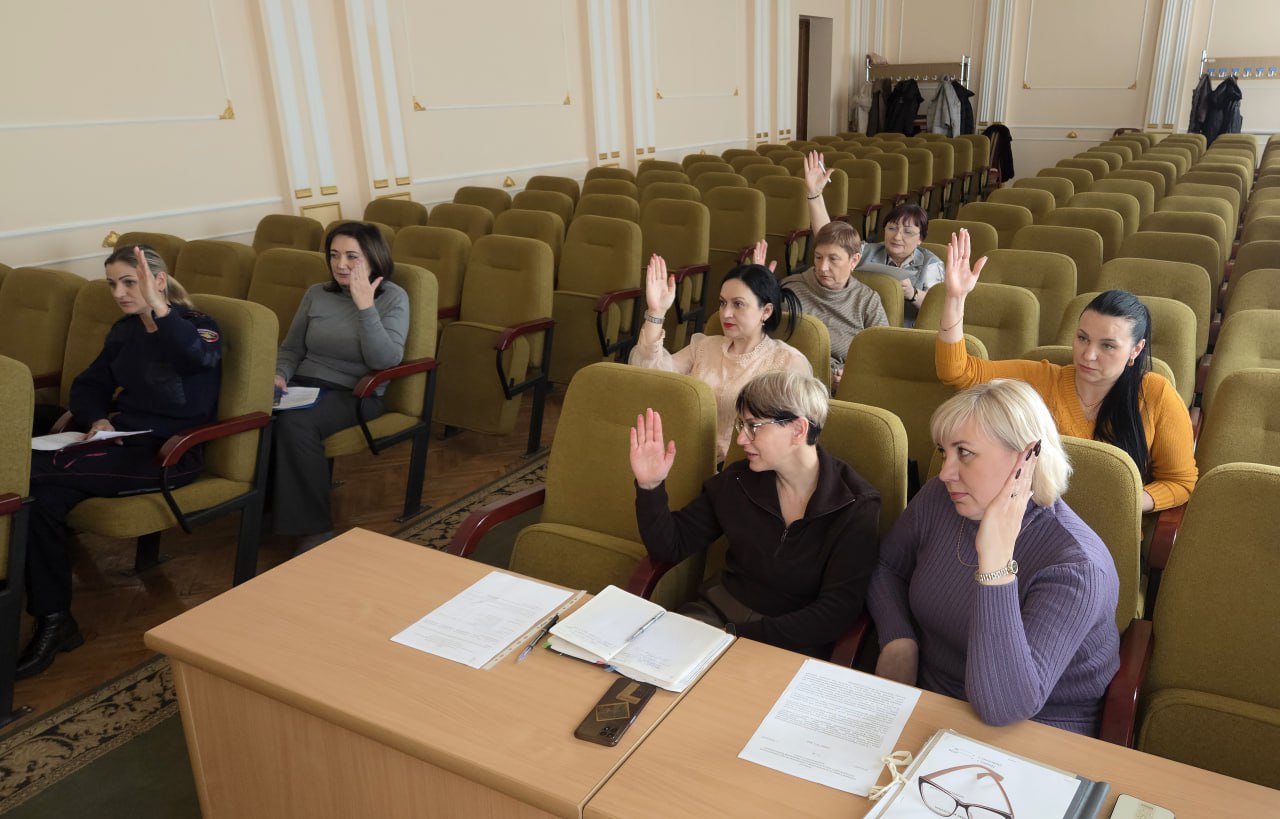Итоги заседания Совета по опеке в Краснодоне Итоги заседания Совета по опеке в Краснодоне