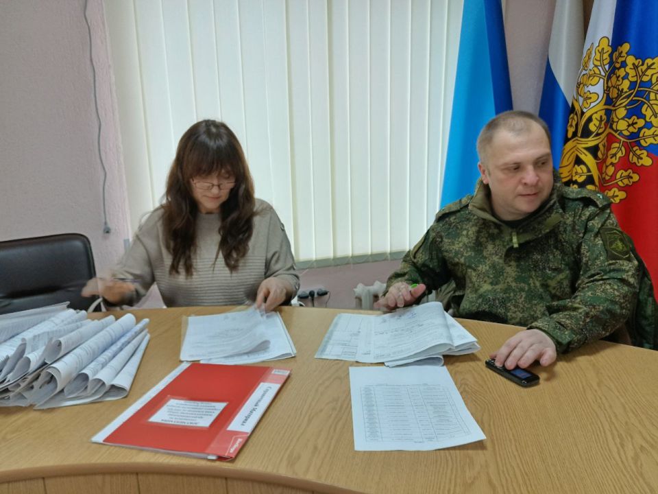 Сегодня Глава городского округа муниципальное образование городской округ город Ровеньки Луганской Народной Республики Андрей Викторович Рубанцов провел заседание призывной комиссии, которое состоялось в Администрации... Сегодня Глава городского округа муниципальное образование городской округ город Ровеньки Луганской Народной Республики Андрей Викторович Рубанцов провел заседание призывной комиссии, которое состоялось в Администрации...