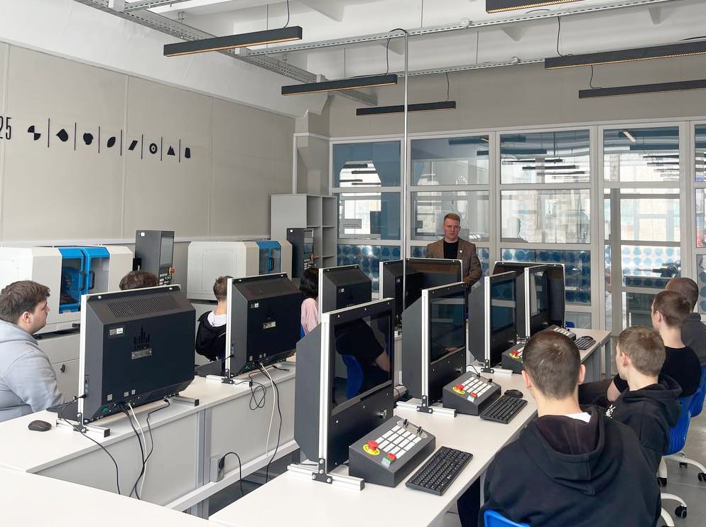 Стахановский «Профессионалитет» в деле: как в ЛНР идет подготовка кадров для промышленности Стахановский «Профессионалитет» в деле: как в ЛНР идет подготовка кадров для промышленности