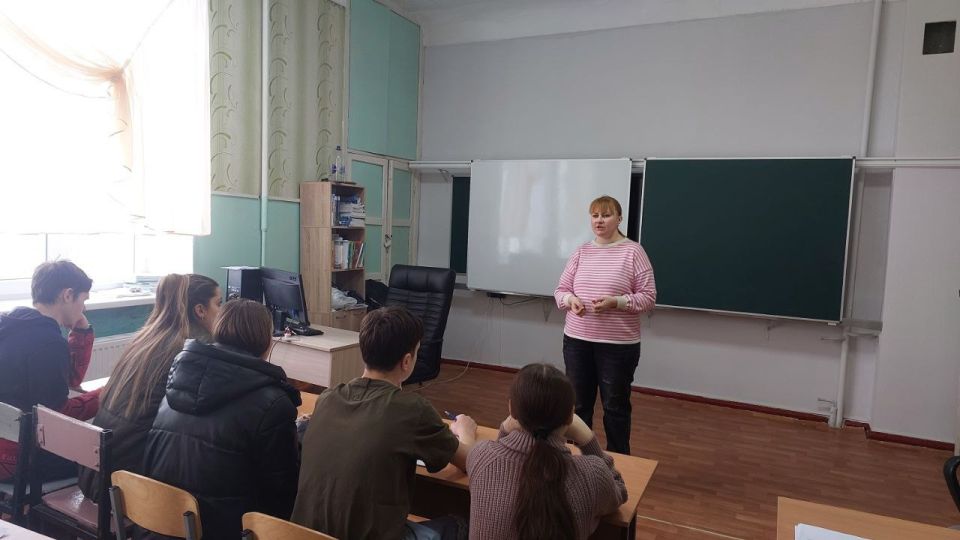 Учащиеся из Стаханова узнали больше о военных профессиях Учащиеся из Стаханова узнали больше о военных профессиях