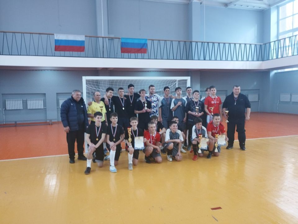 Лучшая на свете игра,. Это футбол, скажу вам друзья! Лучшая на свете игра,. Это футбол, скажу вам друзья!