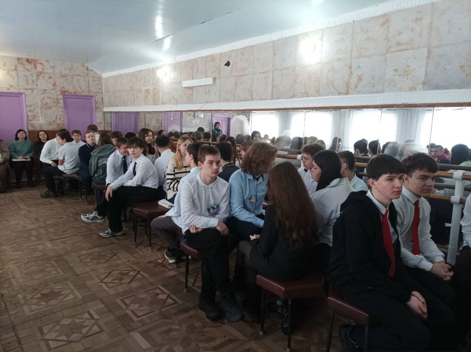 XXII Чемпионат эрудитов прошел в Лутугинском доме детского и юношеского творчества XXII Чемпионат эрудитов прошел в Лутугинском доме детского и юношеского творчества