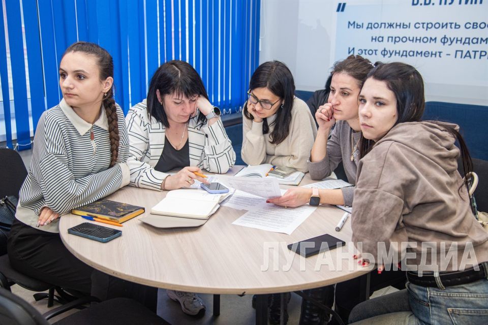 В Луганске состоялась проектная сессия по внедрению наставничества в рамках проекта «Луганский характер» В Луганске состоялась проектная сессия по внедрению наставничества в рамках проекта «Луганский характер»