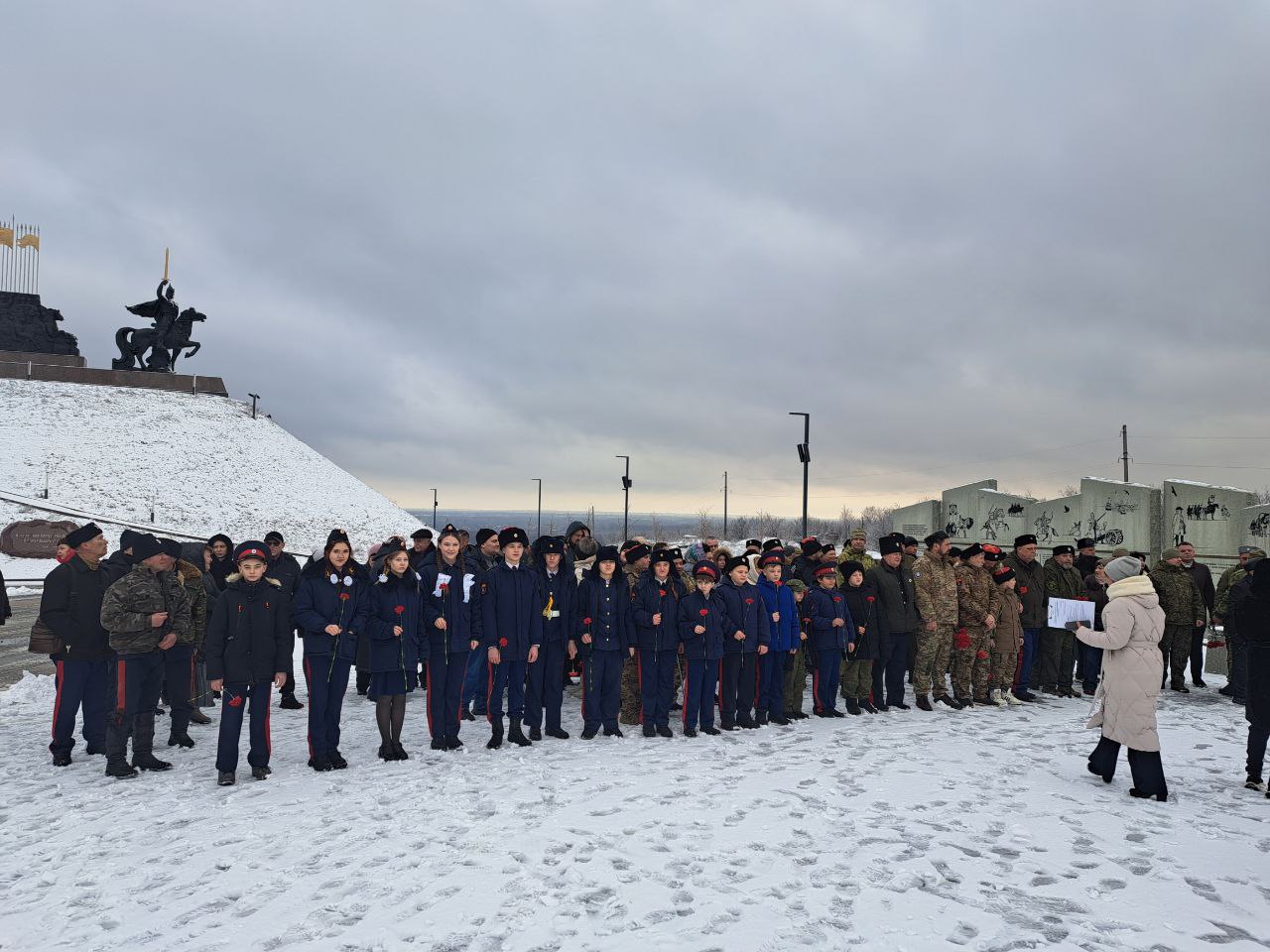 Сегодня, 26 февраля, в памятную годовщину освобождения Станицы Луганской от украинских националистов, особую миссию выполнили юные патриоты Сегодня, 26 февраля, в памятную годовщину освобождения Станицы Луганской от украинских националистов, особую миссию выполнили юные патриоты
