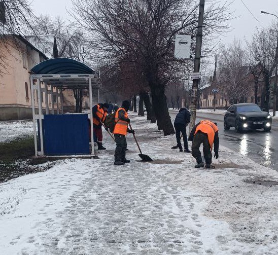 Коммунальными службами проведены работы на территории города Коммунальными службами проведены работы на территории города