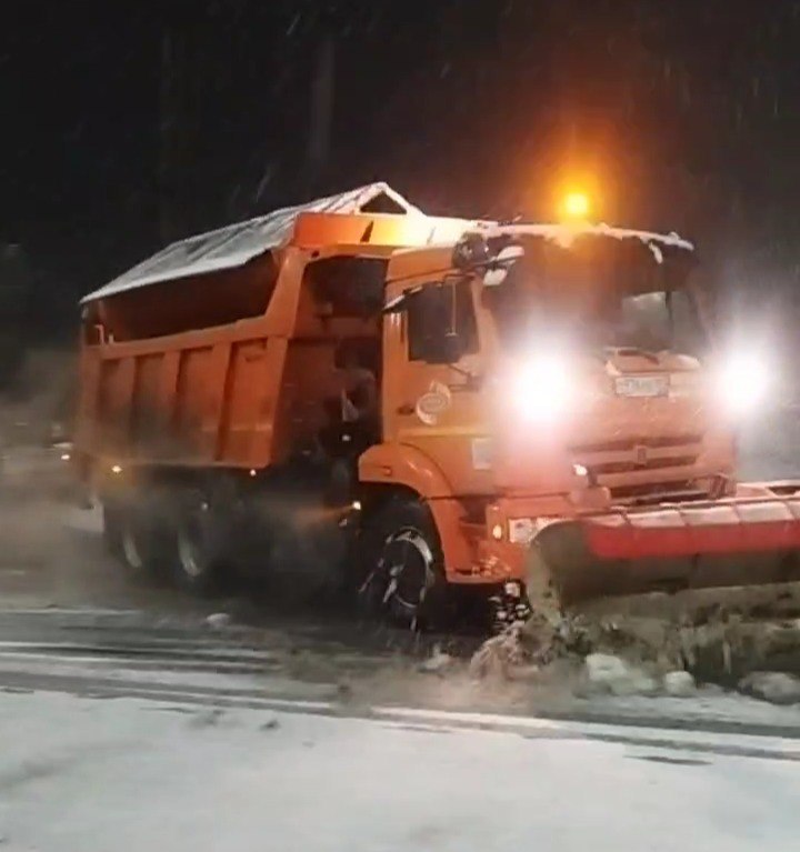 Коммунальными службами проведены работы на территории города Коммунальными службами проведены работы на территории города