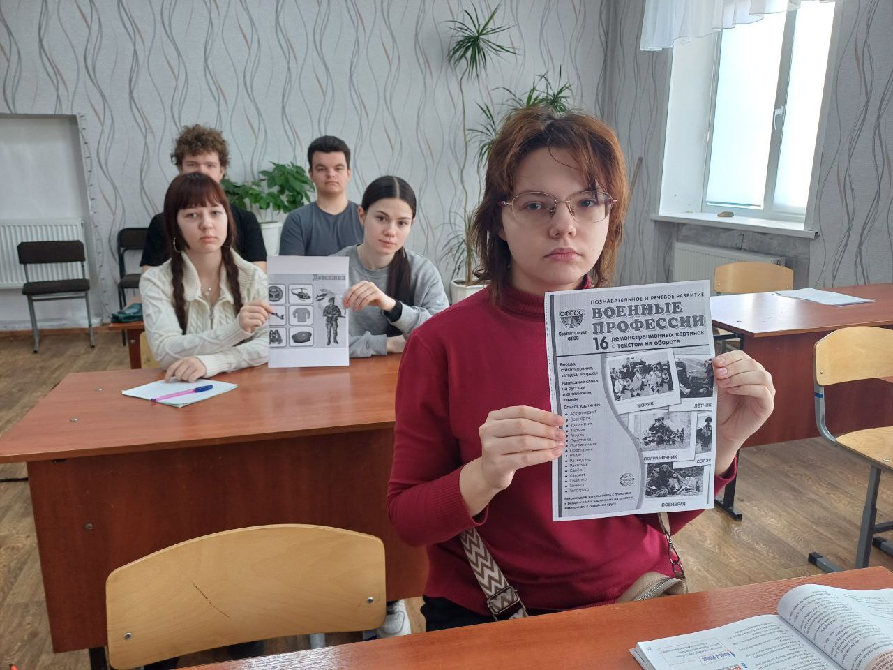 Учащиеся из Стаханова узнали больше о военных профессиях Учащиеся из Стаханова узнали больше о военных профессиях