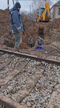 Специалисты Лутугинского участка Южного управления Луганскводы проводят сложный ремонт на магистральном водоводе