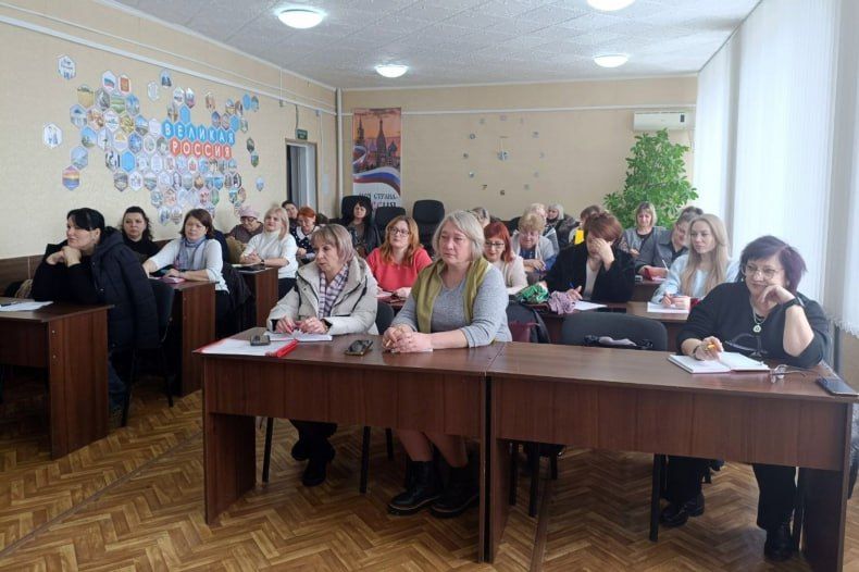 В Свердловске обсудили оптимизацию дошкольного образования и усиление безопасности В Свердловске обсудили оптимизацию дошкольного образования и усиление безопасности