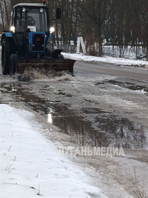 В Белокуракино коммунальщики ликвидируют последствия непогоды В Белокуракино коммунальщики ликвидируют последствия непогоды