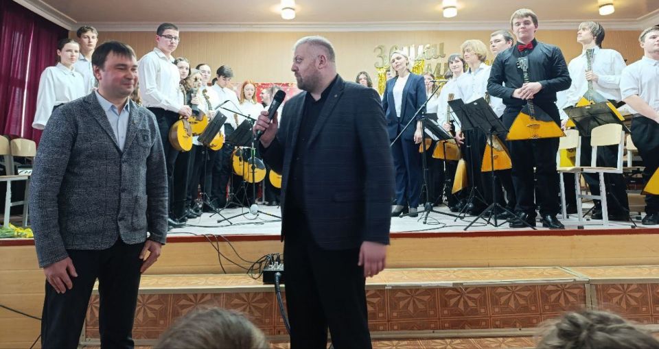 В Красном Луче прошел концерт талантов из Академии Матусовского В Красном Луче прошел концерт талантов из Академии Матусовского