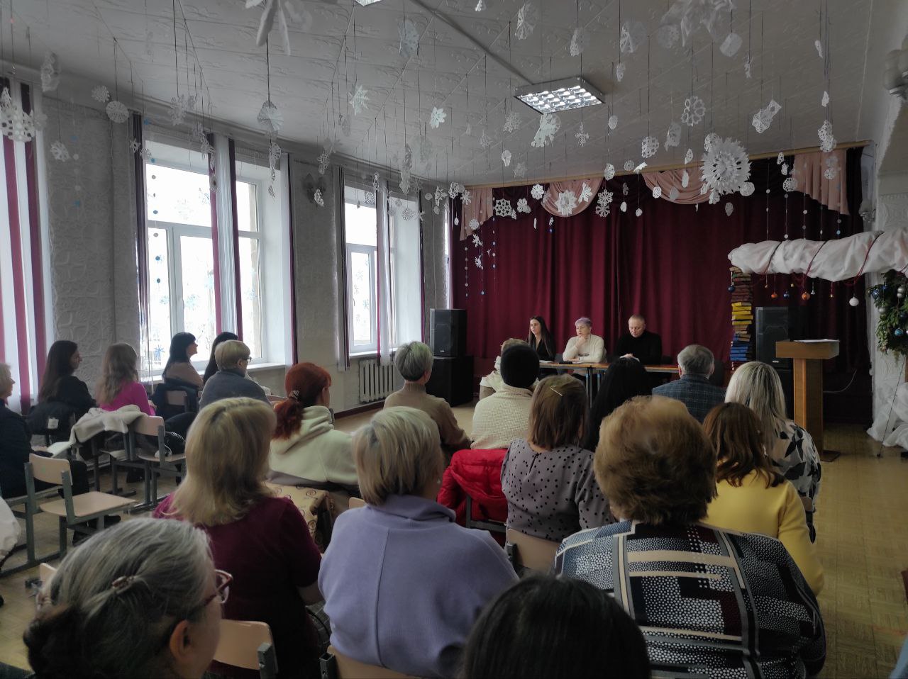 В Ровеньковской гимназии имени писателя Н.Трублаини и Ровеньковской школе № 5 им. "Молодой гвардии" собрались родители, чтобы обсудить самое важное — безопасность, правовую культуру и психологическое здоровье подрастающего... В Ровеньковской гимназии имени писателя Н.Трублаини и Ровеньковской школе № 5 им. "Молодой гвардии" собрались родители, чтобы обсудить самое важное — безопасность, правовую культуру и психологическое здоровье подрастающего...