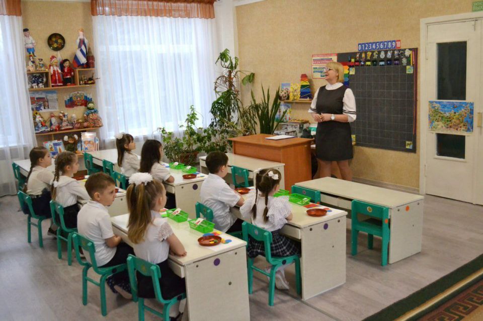 Лучшие из лучших: в Стаханове выбрали победителей конкурсов профессионального мастерства среди педагогов Лучшие из лучших: в Стаханове выбрали победителей конкурсов профессионального мастерства среди педагогов