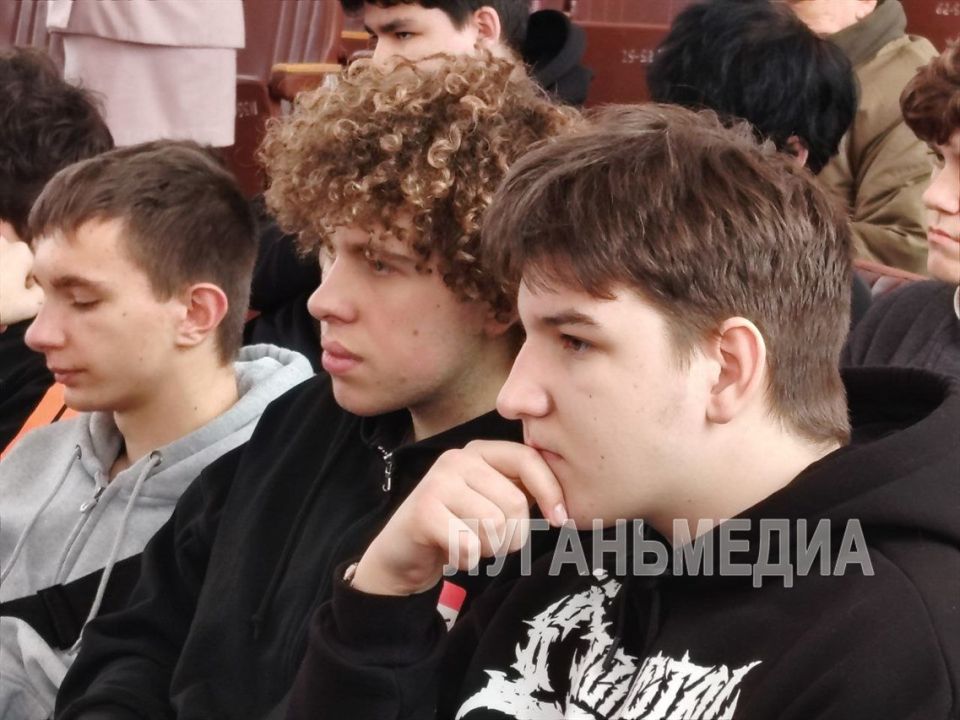 В стахановском колледже вспоминали героев Афганской войны В стахановском колледже вспоминали героев Афганской войны