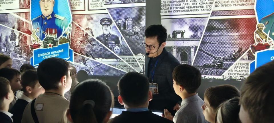 Профильный 5 класс РВИО Станично- Луганской средней школы под руководством классного руководителя Елены Александровны Беседы сегодня посетил мультимедийный исторический парк Профильный 5 класс РВИО Станично- Луганской средней школы под руководством классного руководителя Елены Александровны Беседы сегодня посетил мультимедийный исторический парк