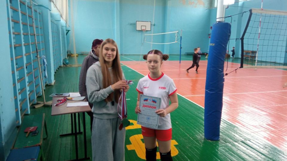 Лутугинская спортивная школа завоевала серебро на Первенстве ЛНР по волейболу среди девушек до 15 лет Лутугинская спортивная школа завоевала серебро на Первенстве ЛНР по волейболу среди девушек до 15 лет
