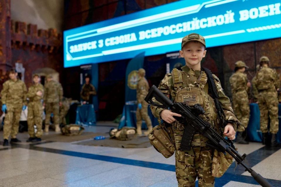 В День защитника Отечества в Москве стартовал третий сезон Всероссийской военно-патриотической игры «Зарница 2.0» В День защитника Отечества в Москве стартовал третий сезон Всероссийской военно-патриотической игры «Зарница 2.0»