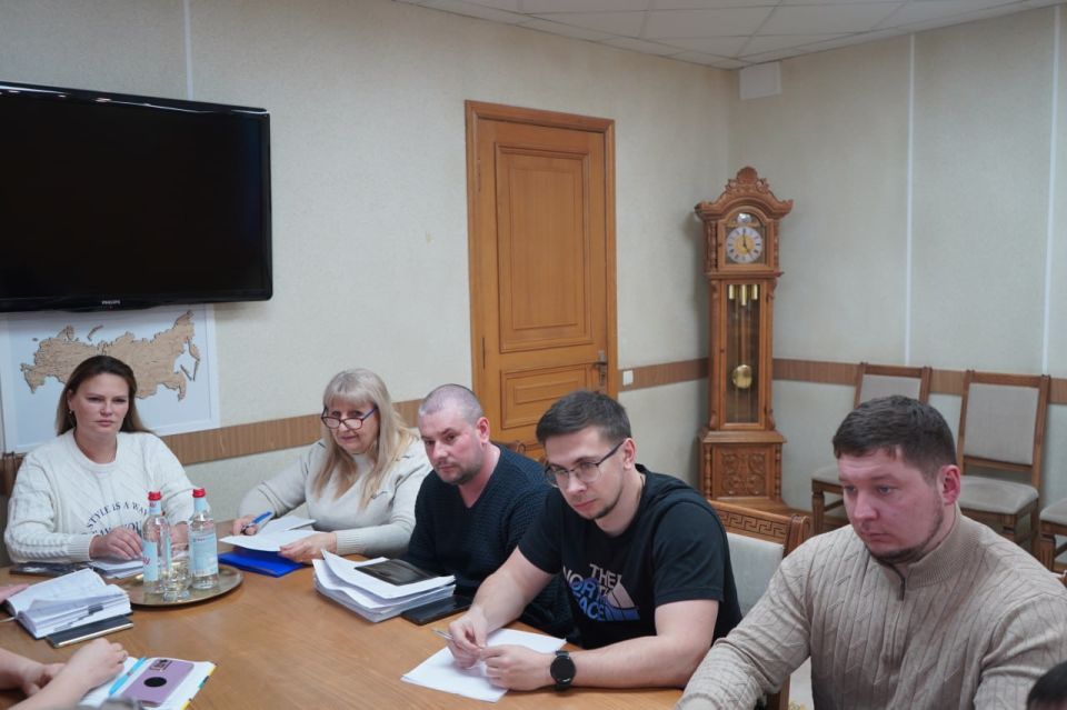 Вместе с представителями Красноярского края, ООО "Стройтехмонтаж", управления образования обсудили проведение ремонтных работ в рамках специального инфраструктурного проекта в образовательных учреждениях округа Вместе с представителями Красноярского края, ООО "Стройтехмонтаж", управления образования обсудили проведение ремонтных работ в рамках специального инфраструктурного проекта в образовательных учреждениях округа