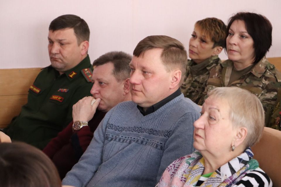 В школе №18 открыли Парту Героя в честь Никиты Рябова В школе №18 открыли Парту Героя в честь Никиты Рябова