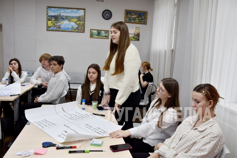 В Красном Луче состоялся семинар по разработке дизайн-проекта по реконструкции парка Дворца культуры В Красном Луче состоялся семинар по разработке дизайн-проекта по реконструкции парка Дворца культуры