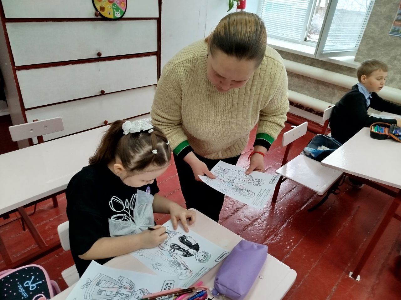 В Лотиково провели мастер-класс по декоративно-прикладному искусству для первоклассников В Лотиково провели мастер-класс по декоративно-прикладному искусству для первоклассников