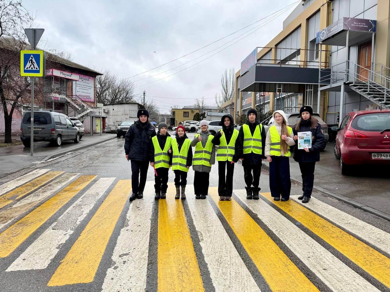 Госавтоинспекция и ЮИД на страже безопасности пешеходов в Луганске Госавтоинспекция и ЮИД на страже безопасности пешеходов в Луганске