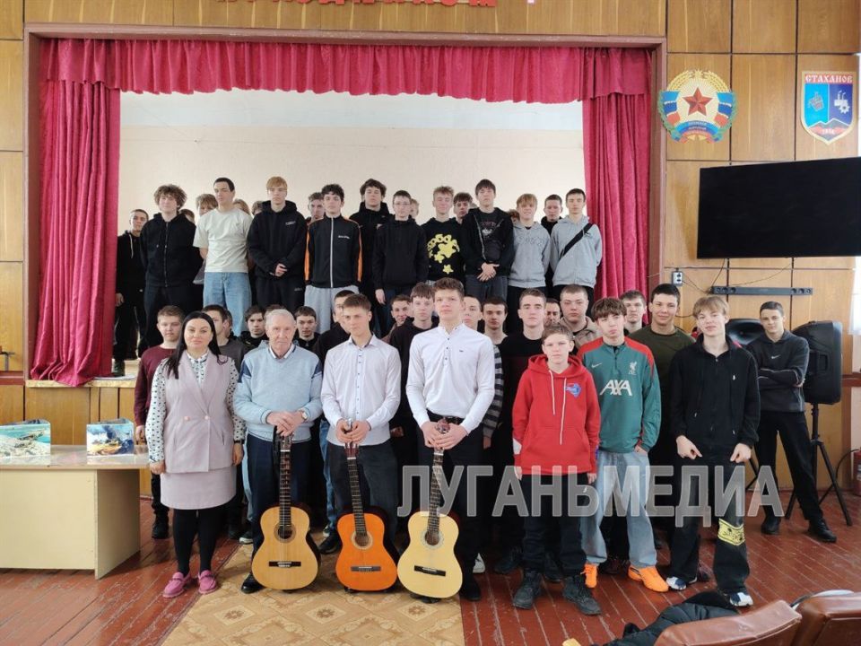 В стахановском колледже вспоминали героев Афганской войны В стахановском колледже вспоминали героев Афганской войны