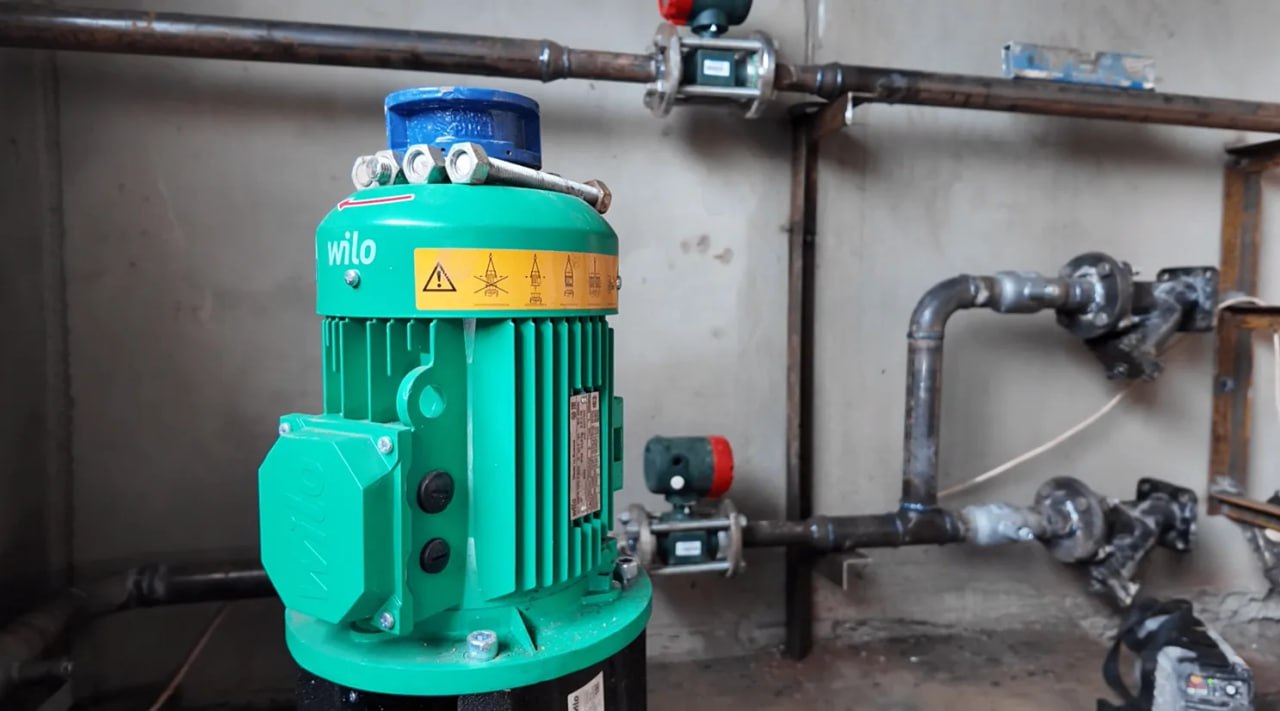 Тюменцы занимаются облицовкой фасада нового патологоанатомического отделения ЦГБ Тюменцы занимаются облицовкой фасада нового патологоанатомического отделения ЦГБ