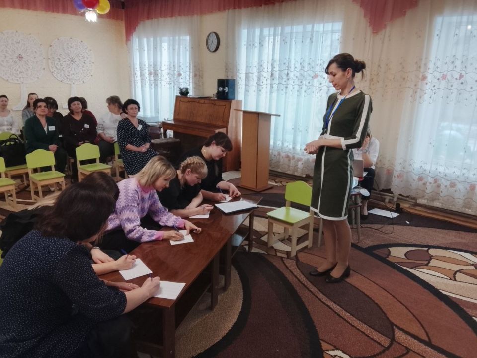Брянка выбирает лучшего воспитателя года! Брянка выбирает лучшего воспитателя года!