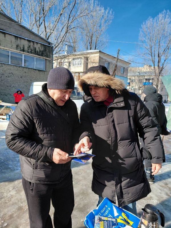 В КИРОВСКЕ ПОЗДРАВИЛИ МУЖЧИН С ДНЁМ ЗАЩИТНИКА ОТЕЧЕСТВА В КИРОВСКЕ ПОЗДРАВИЛИ МУЖЧИН С ДНЁМ ЗАЩИТНИКА ОТЕЧЕСТВА
