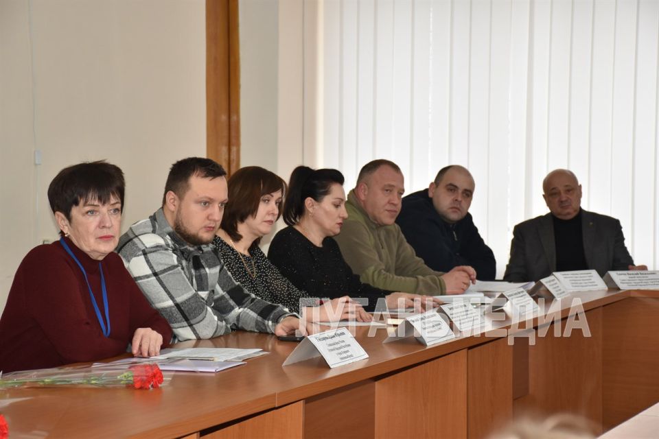 В Кировской городской Администрации четырем семьям погибших участников СВО вручили ордена Мужества В Кировской городской Администрации четырем семьям погибших участников СВО вручили ордена Мужества