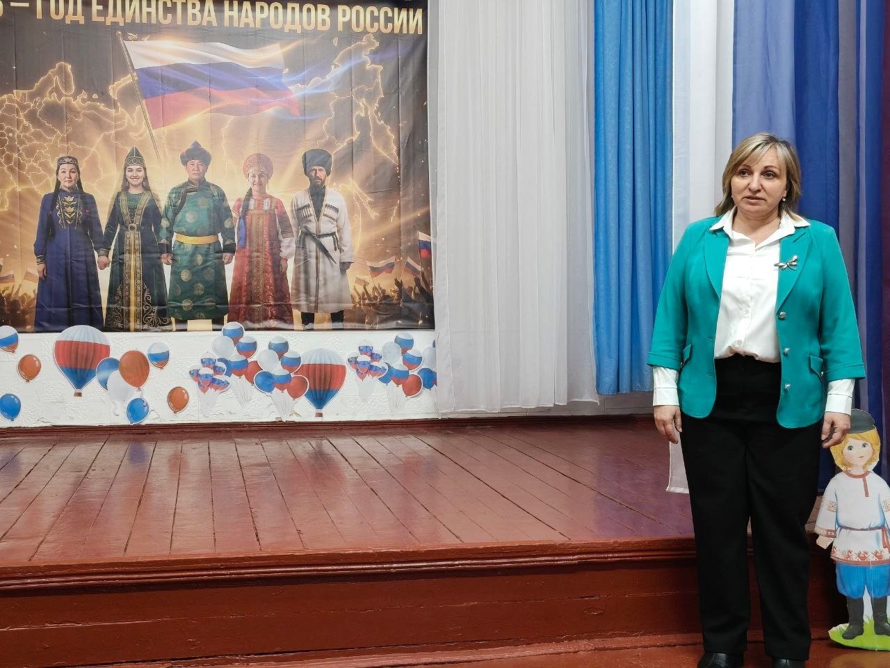 В Рафайловской средней школе состоялся праздничный концерт, посвященный торжественному открытию Года единства народов России В Рафайловской средней школе состоялся праздничный концерт, посвященный торжественному открытию Года единства народов России