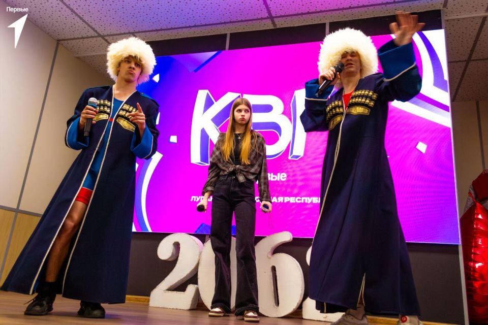 На базе Антрацитовской основной школы №1 – лицея прошёл финал КВН, в котором за победу боролись команды из гимназии №1, школы №5 и Нижненагольчикской средней школы На базе Антрацитовской основной школы №1 – лицея прошёл финал КВН, в котором за победу боролись команды из гимназии №1, школы №5 и Нижненагольчикской средней школы