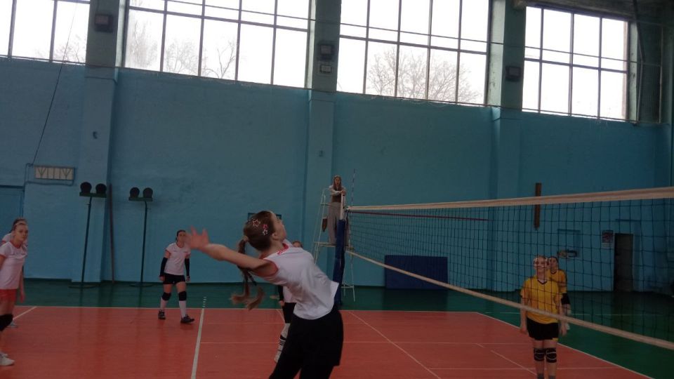 Лутугинская спортивная школа завоевала серебро на Первенстве ЛНР по волейболу среди девушек до 15 лет Лутугинская спортивная школа завоевала серебро на Первенстве ЛНР по волейболу среди девушек до 15 лет