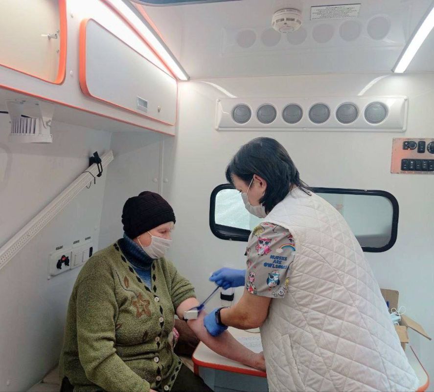 Специалисты Слаяносербской ЦРБ осмотрели жителей г.Зимогорье (ЛНР)