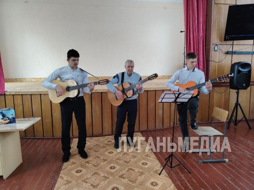 В стахановском колледже вспоминали героев Афганской войны В стахановском колледже вспоминали героев Афганской войны