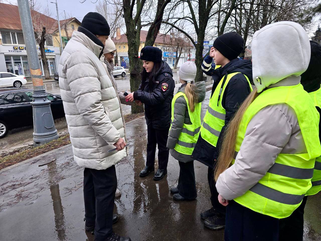 Госавтоинспекция и ЮИД на страже безопасности пешеходов в Луганске Госавтоинспекция и ЮИД на страже безопасности пешеходов в Луганске