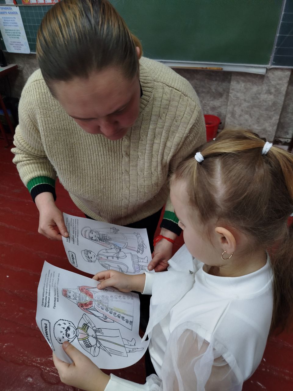 В Лотиково провели мастер-класс по декоративно-прикладному искусству для первоклассников В Лотиково провели мастер-класс по декоративно-прикладному искусству для первоклассников