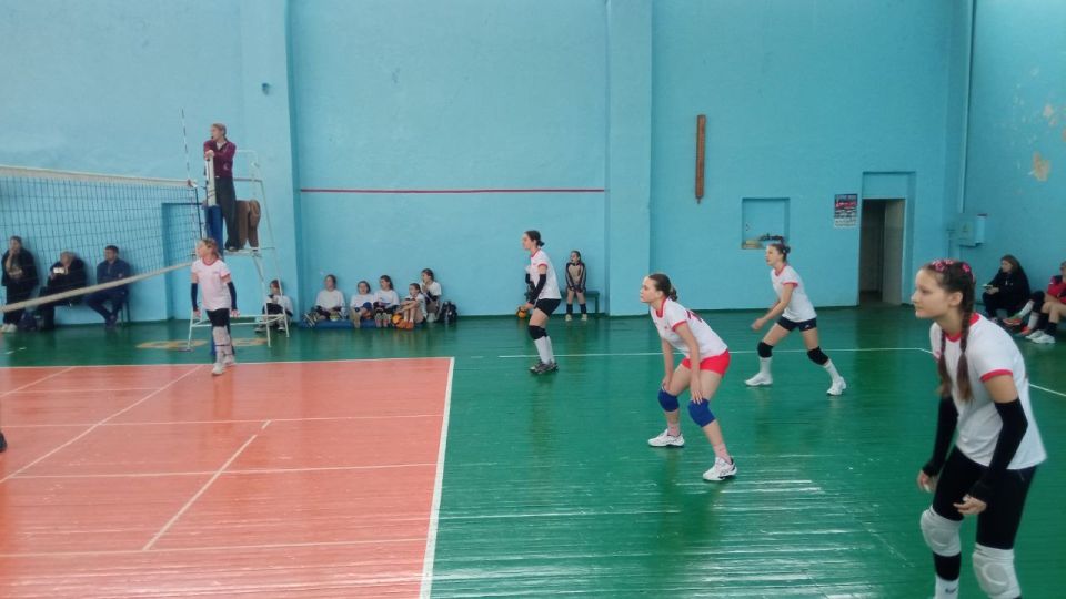Лутугинская спортивная школа завоевала серебро на Первенстве ЛНР по волейболу среди девушек до 15 лет Лутугинская спортивная школа завоевала серебро на Первенстве ЛНР по волейболу среди девушек до 15 лет