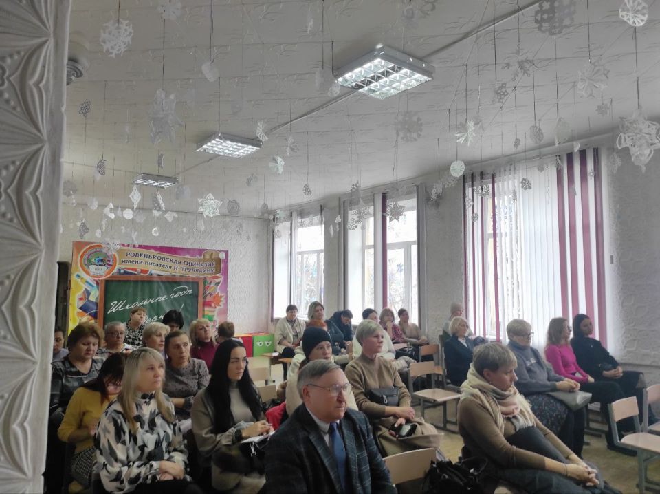 В Ровеньковской гимназии имени писателя Н.Трублаини и Ровеньковской школе № 5 им. "Молодой гвардии" собрались родители, чтобы обсудить самое важное — безопасность, правовую культуру и психологическое здоровье подрастающего... В Ровеньковской гимназии имени писателя Н.Трублаини и Ровеньковской школе № 5 им. "Молодой гвардии" собрались родители, чтобы обсудить самое важное — безопасность, правовую культуру и психологическое здоровье подрастающего...