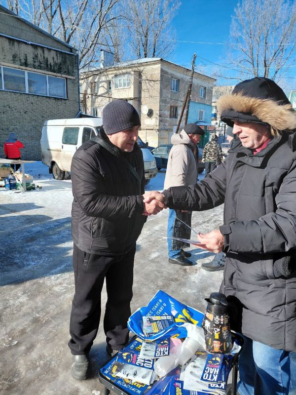 В КИРОВСКЕ ПОЗДРАВИЛИ МУЖЧИН С ДНЁМ ЗАЩИТНИКА ОТЕЧЕСТВА В КИРОВСКЕ ПОЗДРАВИЛИ МУЖЧИН С ДНЁМ ЗАЩИТНИКА ОТЕЧЕСТВА