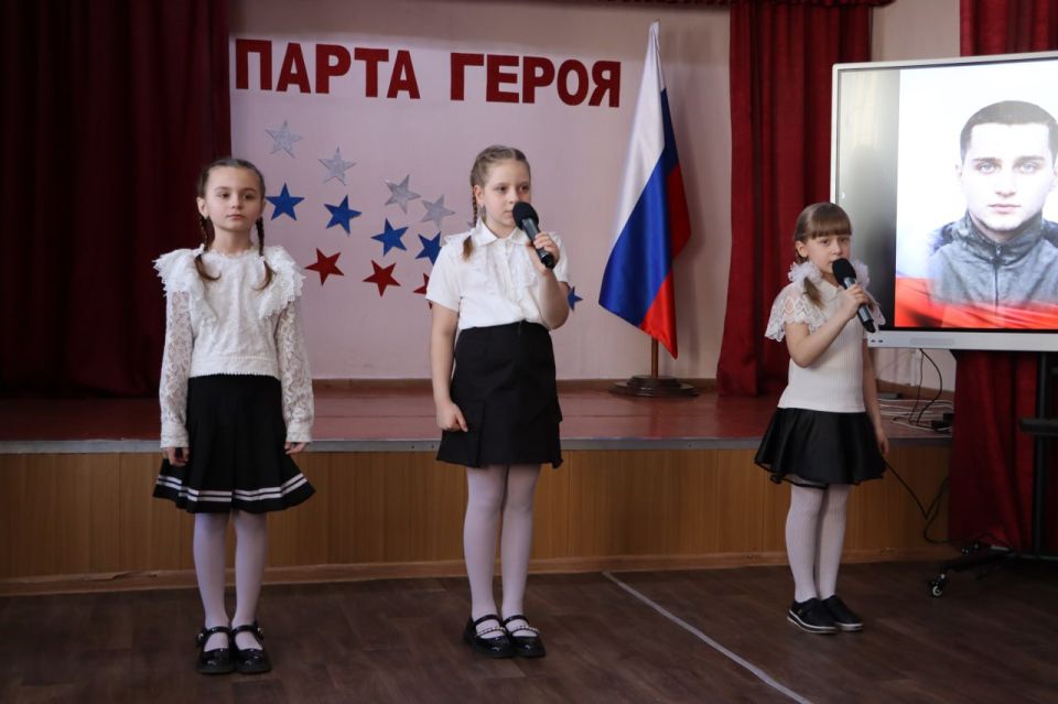 В школе №18 открыли Парту Героя в честь Никиты Рябова В школе №18 открыли Парту Героя в честь Никиты Рябова