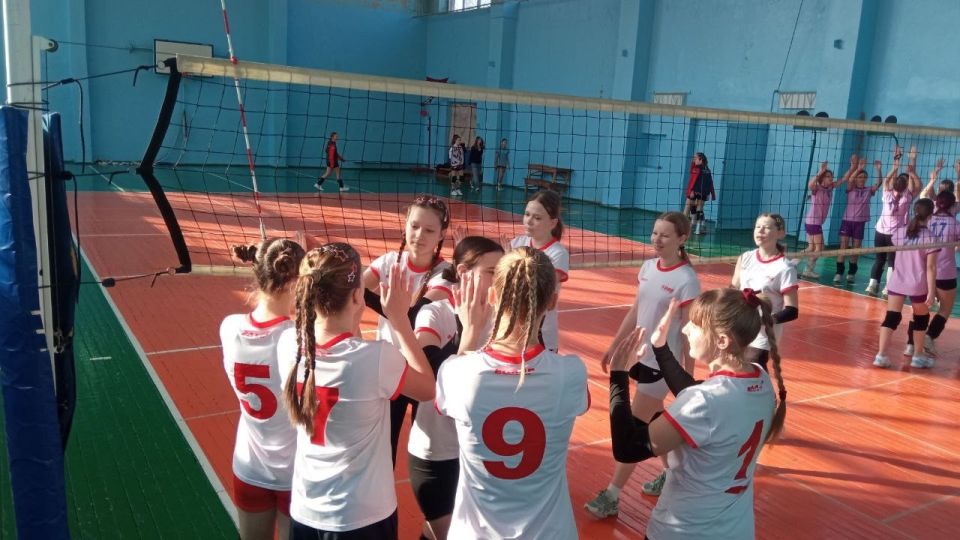 Лутугинская спортивная школа завоевала серебро на Первенстве ЛНР по волейболу среди девушек до 15 лет Лутугинская спортивная школа завоевала серебро на Первенстве ЛНР по волейболу среди девушек до 15 лет