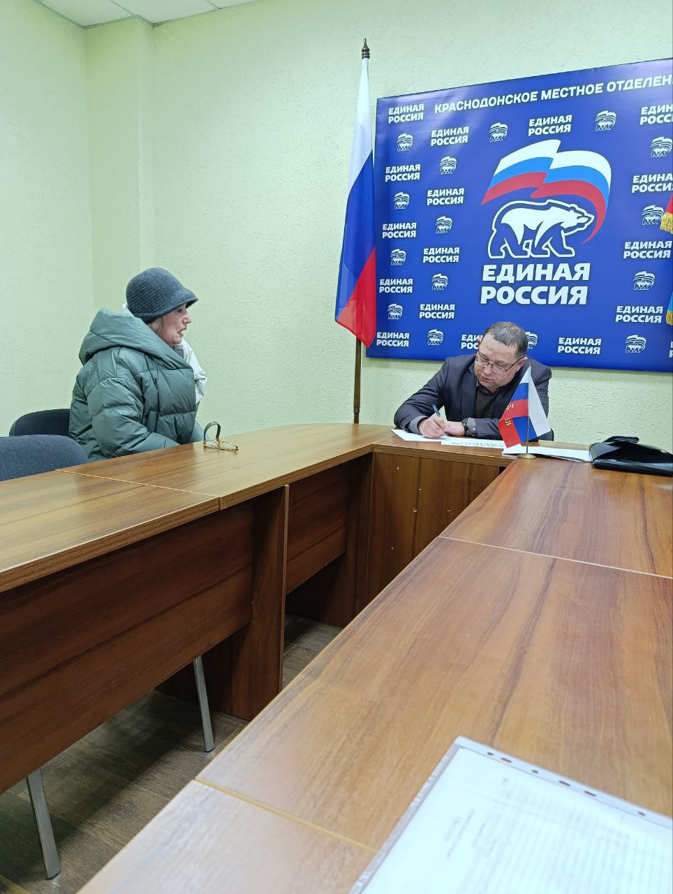 Владимир Шавлай: Вчера, в городе Молодогвардейске, состоялся очередной прием граждан, который провел депутат Совета Краснодонского муниципального округа - Александр Захар Владимир Шавлай: Вчера, в городе Молодогвардейске, состоялся очередной прием граждан, который провел депутат Совета Краснодонского муниципального округа - Александр Захар