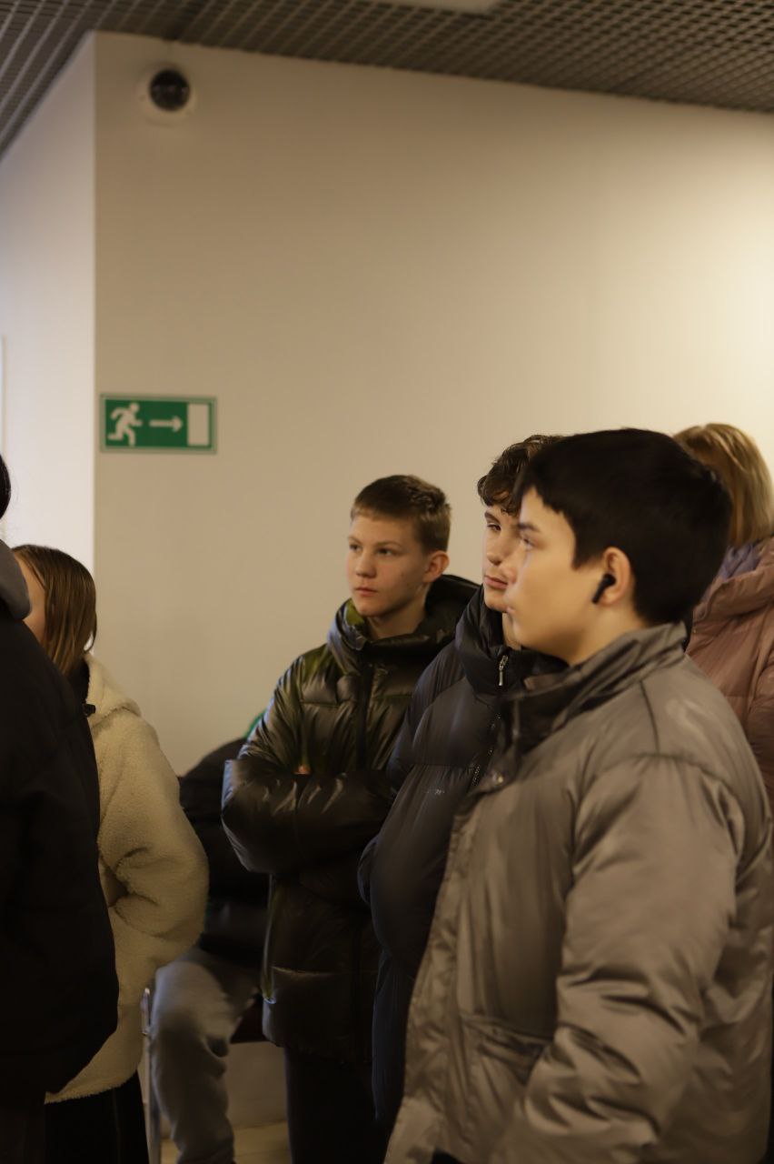 «Билет» в будущее. Воспитанники Луганского детского дома №1 побывали на экскурсии в Центральном отделении МФЦ «Билет» в будущее. Воспитанники Луганского детского дома №1 побывали на экскурсии в Центральном отделении МФЦ