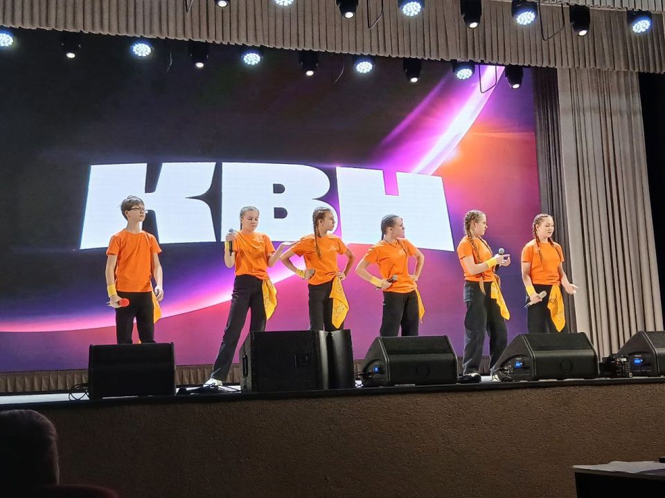 В Станице Луганской прошла третья полуфинальная игра КВН В Станице Луганской прошла третья полуфинальная игра КВН