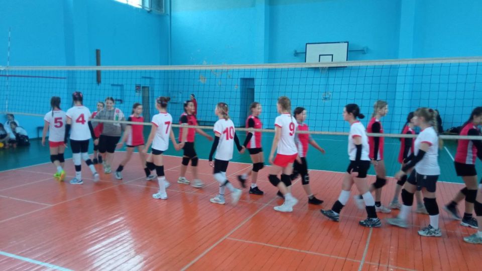 Лутугинская спортивная школа завоевала серебро на Первенстве ЛНР по волейболу среди девушек до 15 лет Лутугинская спортивная школа завоевала серебро на Первенстве ЛНР по волейболу среди девушек до 15 лет
