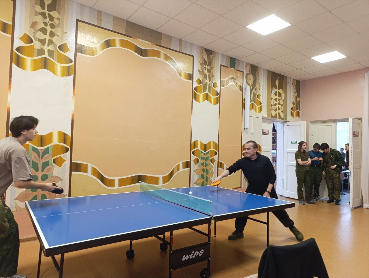 25 февраля Брянковскую гимназию посетили представители 4 стрелкового батальона - наши долгожданные друзья 25 февраля Брянковскую гимназию посетили представители 4 стрелкового батальона - наши долгожданные друзья