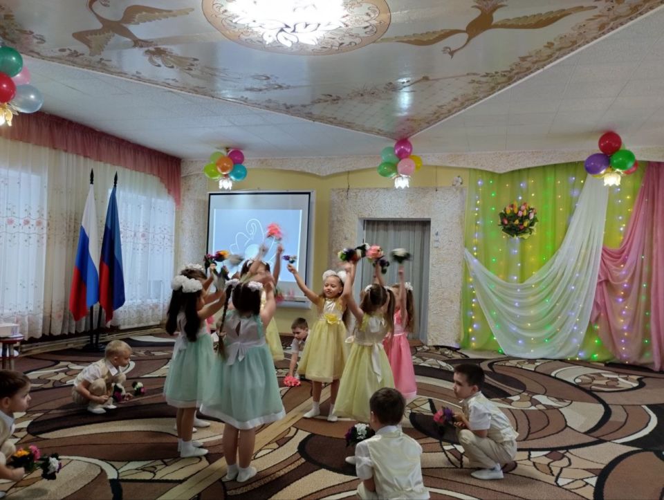 Брянка выбирает лучшего воспитателя года! Брянка выбирает лучшего воспитателя года!